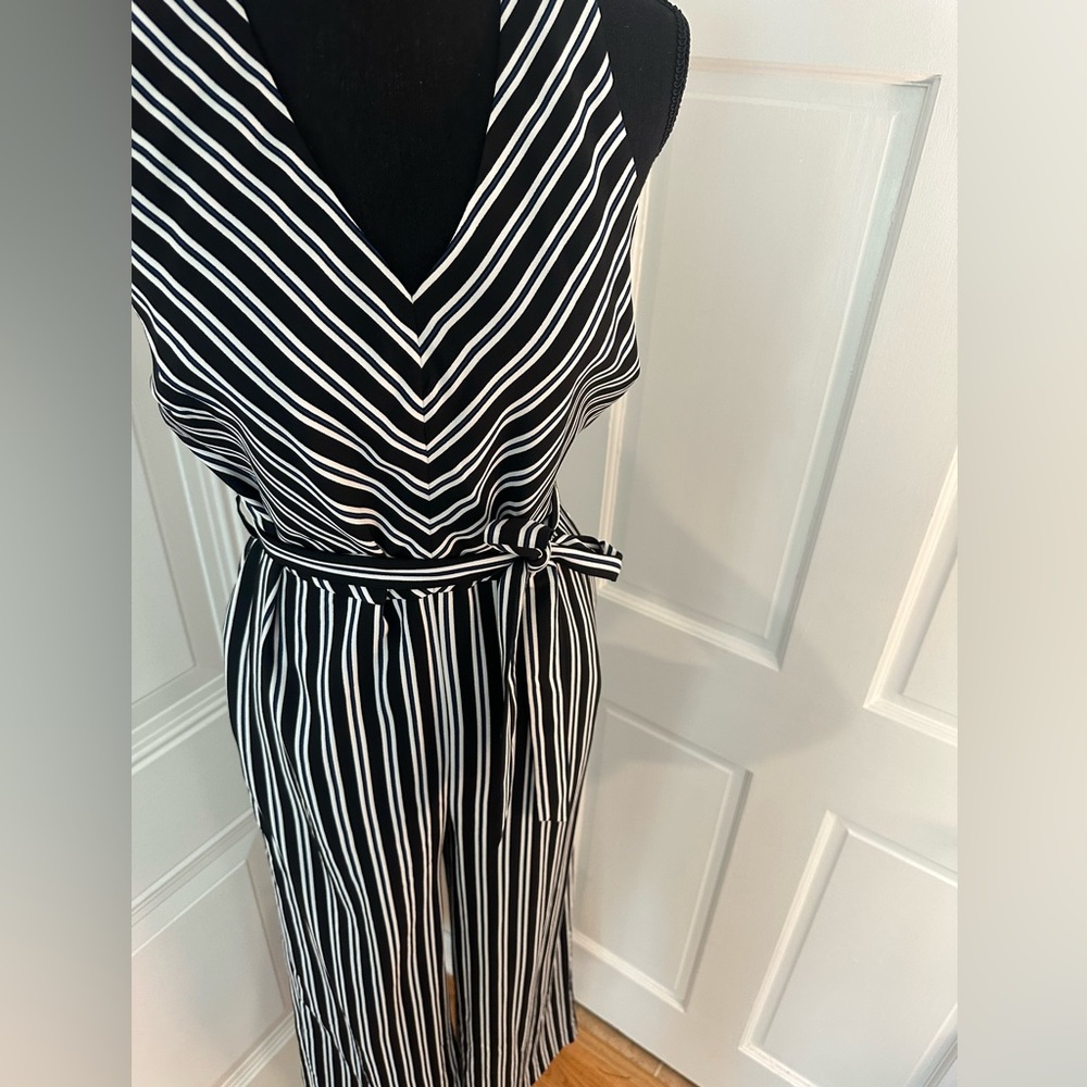 Size 6 like new Banana Republic Romper
